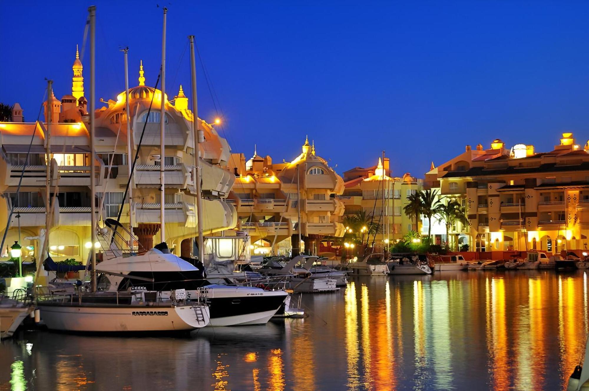 Luxury Suites Minerva Beach Benalmadena Bagian luar foto